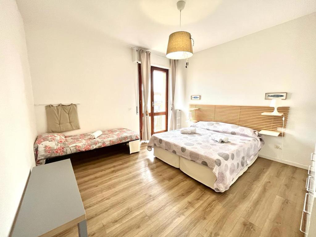 Vittoria Apartament Tirrenia Esterno foto